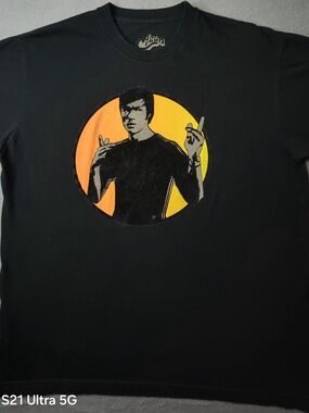 Black Bruce Lee Graphic Tee with Orange and Yellow Circle Size LARGE